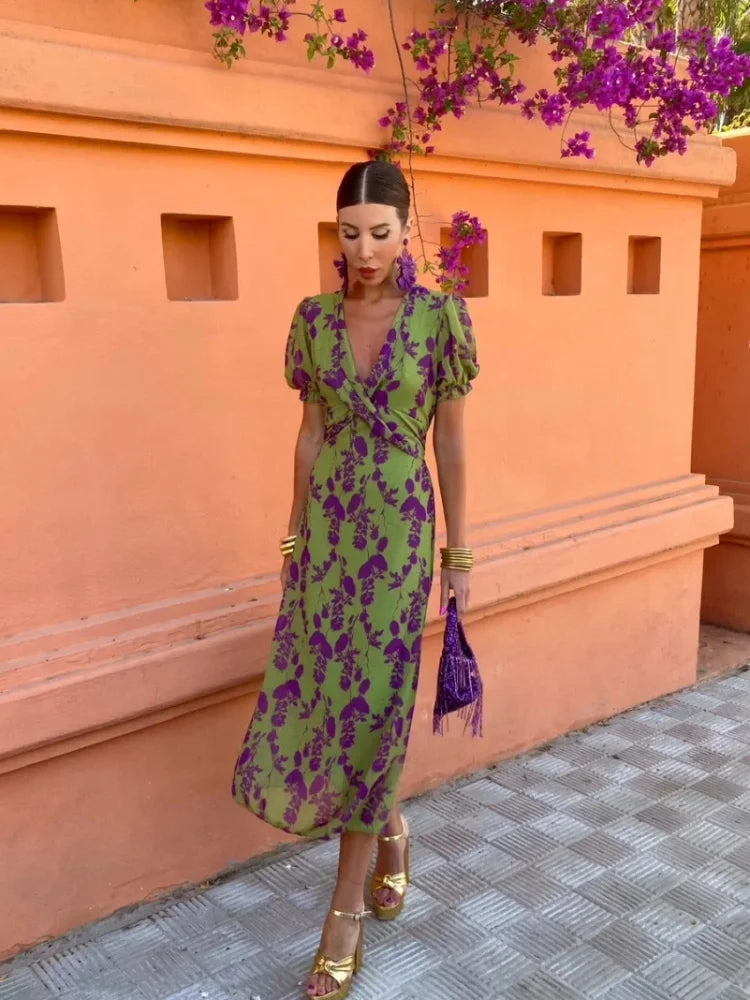 Lucinda - Boho V-Neck Floral Pleated Dress